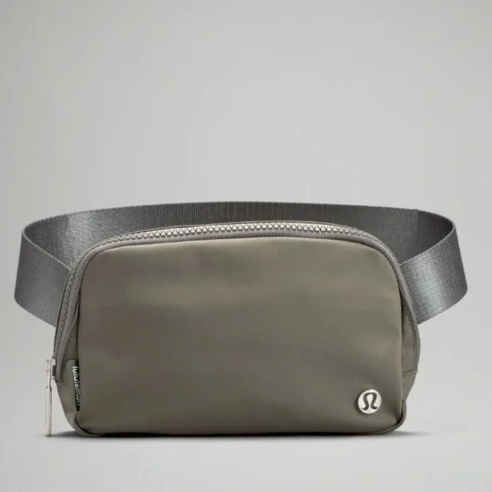 NWT lululemon everywhere belt bag - Grey Sage